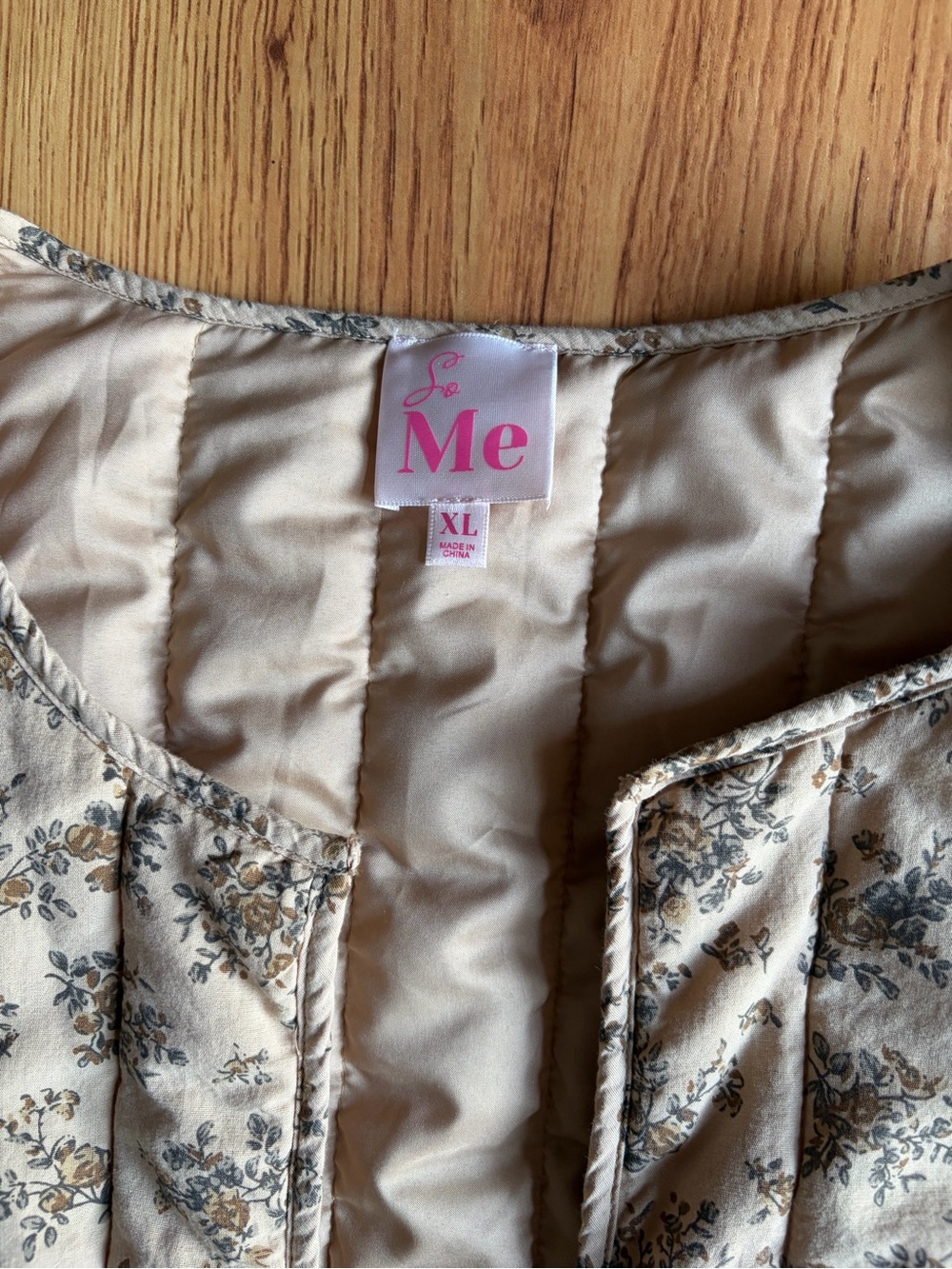 So ME Quilted Sleeveless Vest in Cream and Taupe Floral - Picture 4 of 4